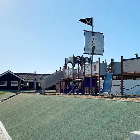 16 Person In Sydals *